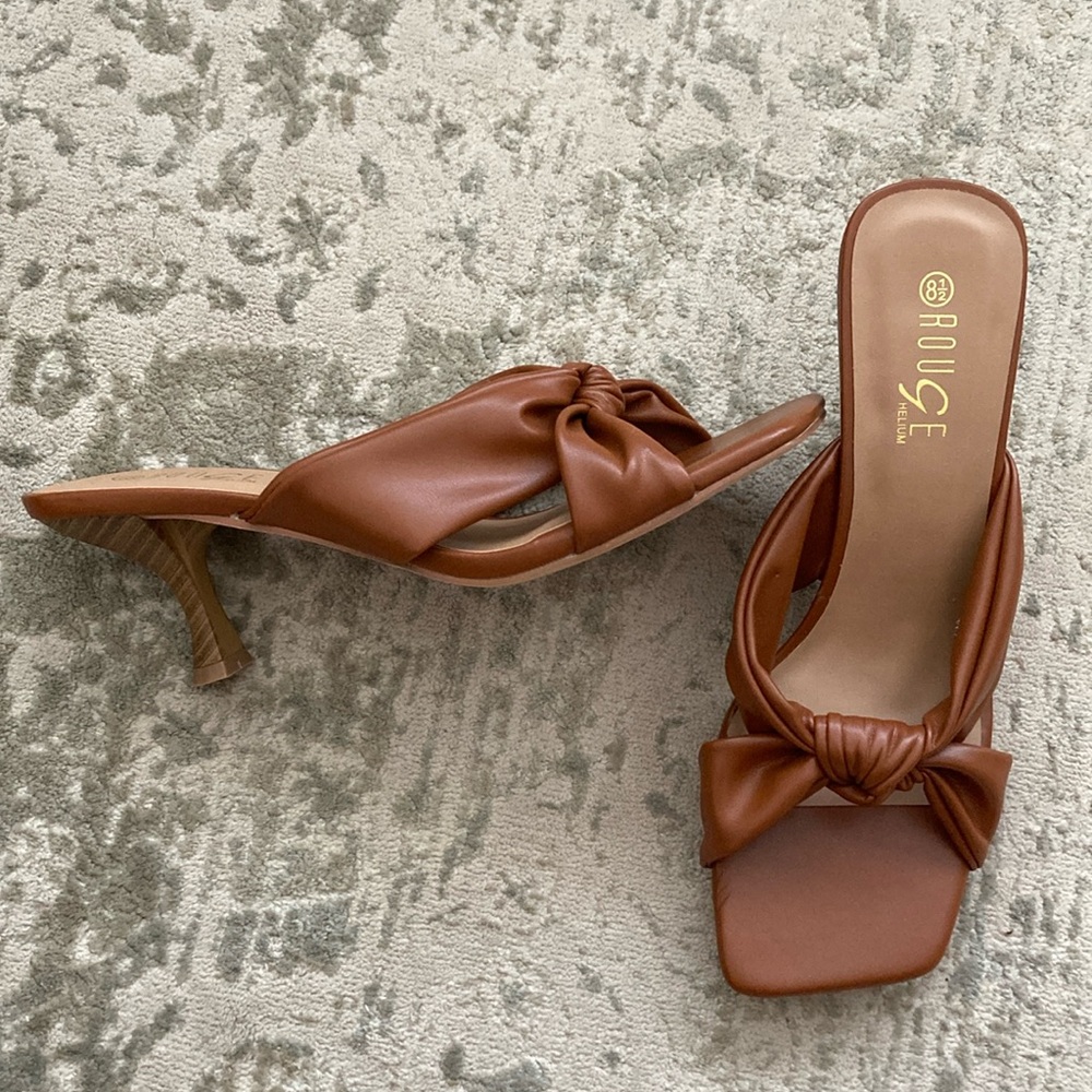 NWOT ROUGE HELIUM SZ 8.5